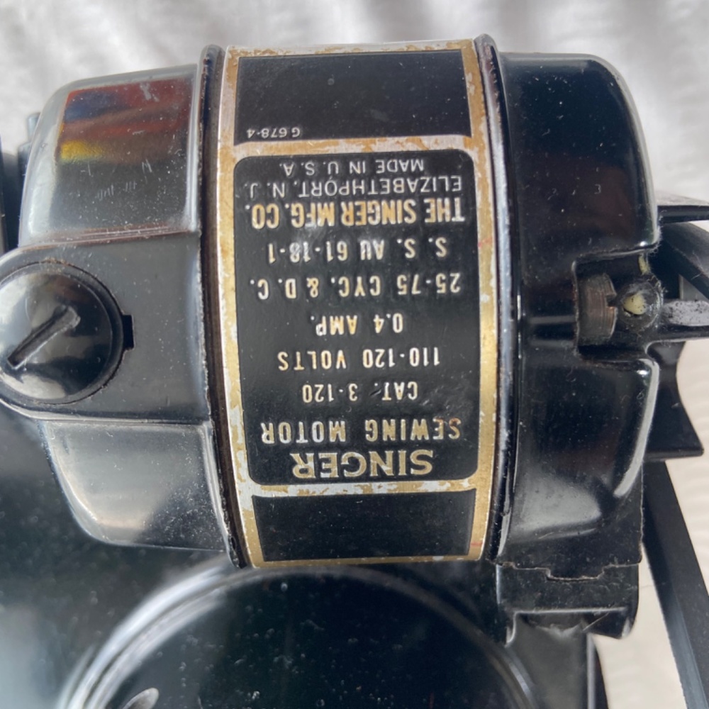 Singer Featherweight Sewing Machine - Picture 2 of 10